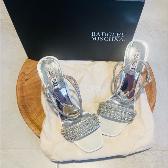 Badgley   Mischka - Picture 5 of 9